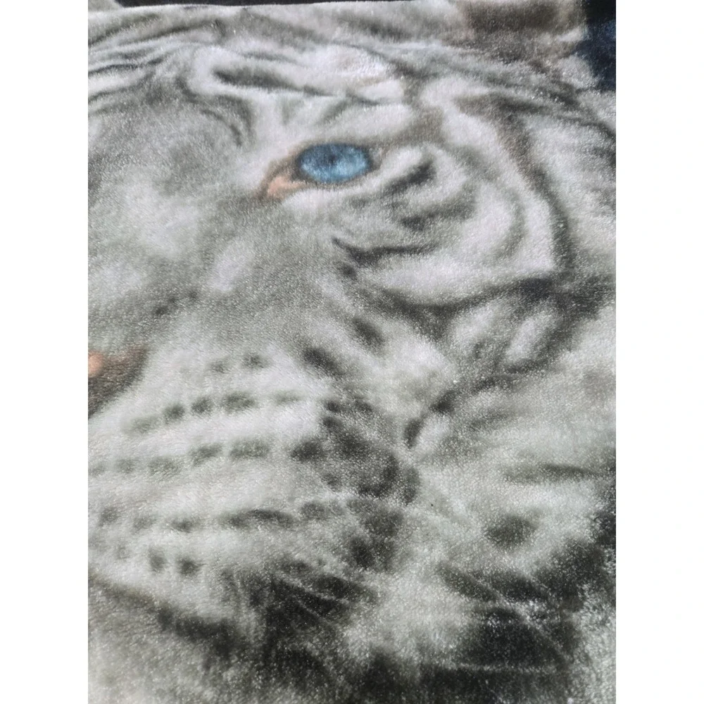 Wild Frontier White Tiger Plush Throw Blanket Blue Eyes‎ Animal Print 48x60 Soft